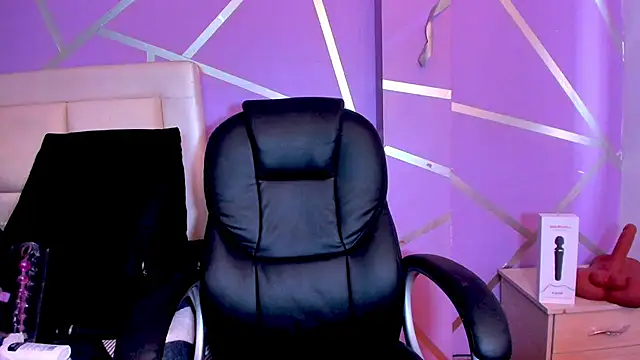 Queenjenn   online show from 29, 1, 2025