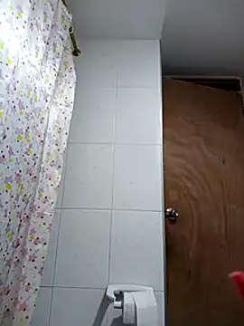 Queenjenn   online show from 1, 2, 2025