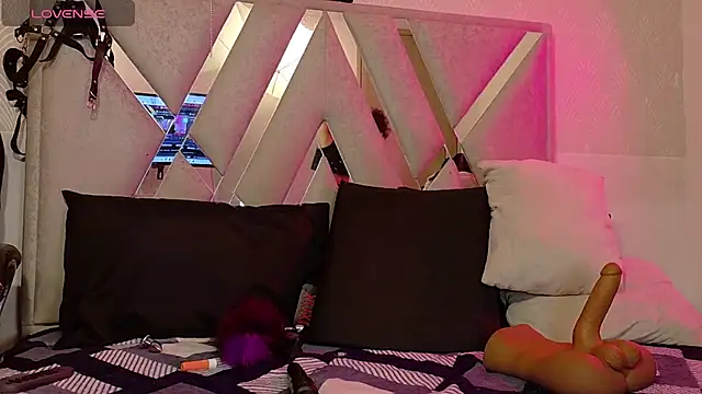 Queenjenn   online show from 6, 3, 2026