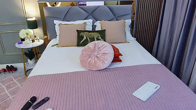 AvaCristal online show from 14, 4, 2026