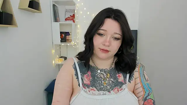 Snapshot of MoonLghte chatting on 23, 2, 2025 MoonLghte online show from 23, 2, 2025