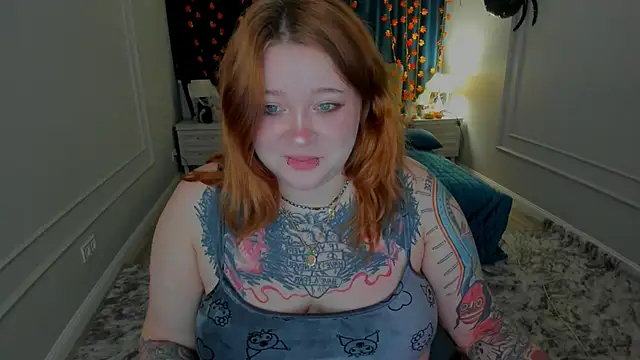 Snapshot of MoonLghte chatting on 22, 10, 2025 MoonLghte online show from 22, 10, 2025