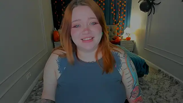 Snapshot of MoonLghte chatting on 29, 10, 2025 MoonLghte online show from 29, 10, 2025