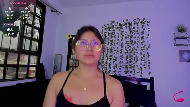 Noellesable online show from 25, 2, 2025