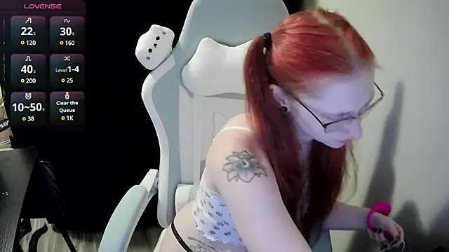 Snapshot of LilyFoxxx chatting on 16, 12, 2024 LilyFoxxx online show from 16, 12, 2024