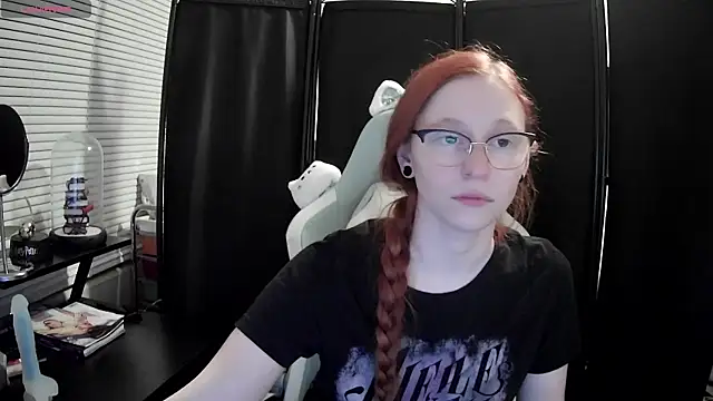 Snapshot of LilyFoxxx chatting on 12, 2, 2025 LilyFoxxx online show from 12, 2, 2025