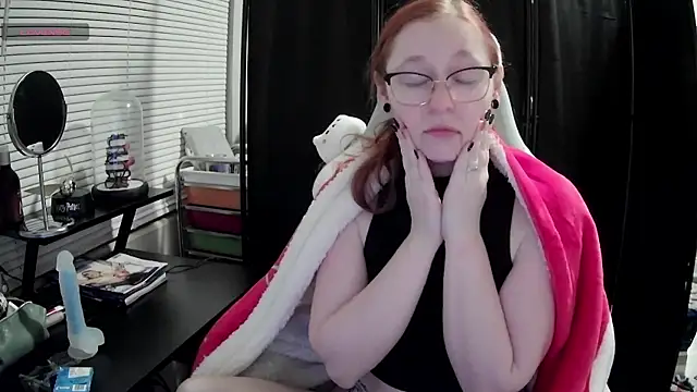 Snapshot of LilyFoxxx chatting on 17, 2, 2025 LilyFoxxx online show from 17, 2, 2025