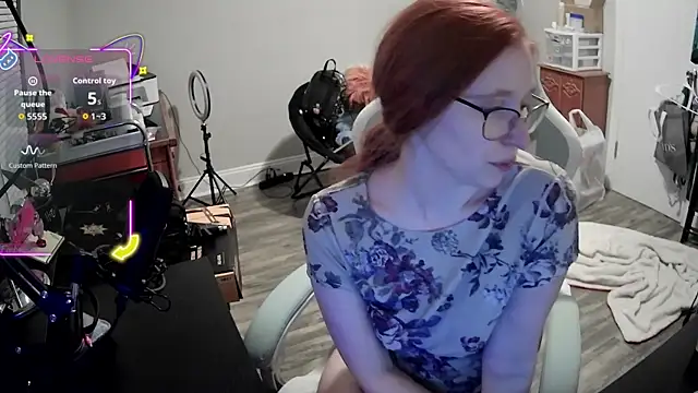 Snapshot of LilyFoxxx chatting on 12, 9, 2025 LilyFoxxx online show from 12, 9, 2025