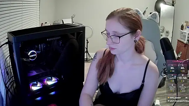 Snapshot of LilyFoxxx chatting on 20, 10, 2025 LilyFoxxx online show from 20, 10, 2025