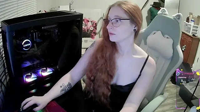 Snapshot of LilyFoxxx chatting on 21, 11, 2025 LilyFoxxx online show from 21, 11, 2025