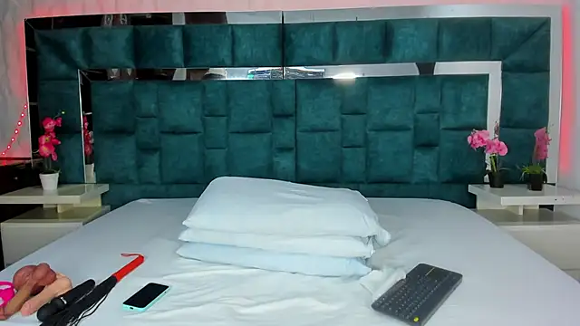 Snapshot of valtira_nova chatting on 10, 9, 2025 valtira nova online show from 10, 9, 2025