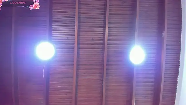 Snapshot of valtira_nova chatting on 2, 10, 2025 valtira nova online show from 2, 10, 2025