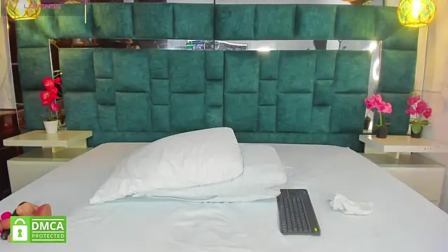 Snapshot of valtira_nova chatting on 4, 11, 2025 valtira nova online show from 4, 11, 2025