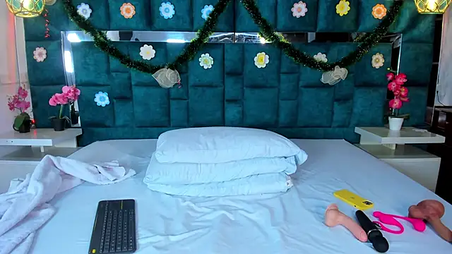 Snapshot of valtira_nova chatting on 13, 12, 2025 valtira nova online show from 13, 12, 2025