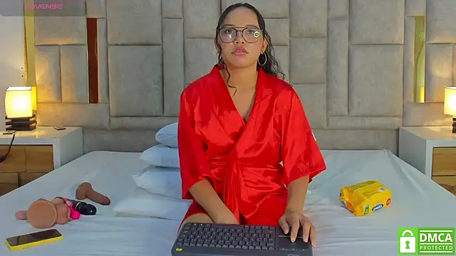 Snapshot of valtira_nova chatting on 7, 5, 2026 valtira nova online show from 7, 5, 2026