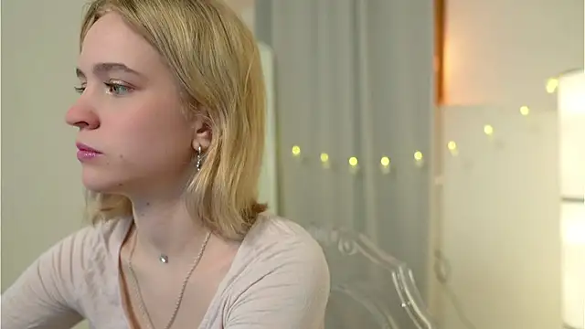 Snapshot of lolly_pie chatting on 10, 12, 2024 lolly pie online show from 10, 12, 2024