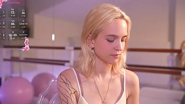 Snapshot of lolly_pie chatting on 10, 10, 2025 lolly pie online show from 10, 10, 2025