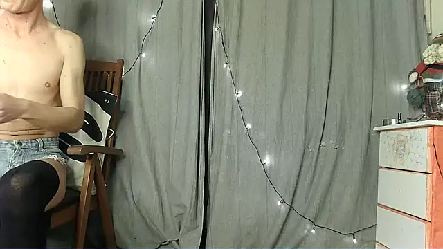 Snapshot of Skinnyshiny_boy chatting on 30, 1, 2025 Skinnyshiny boy online show from 30, 1, 2025