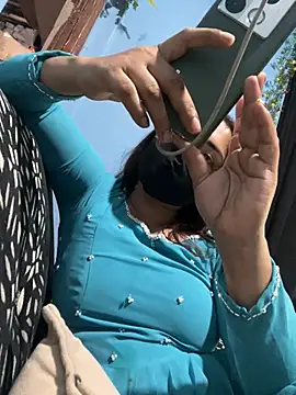 Black Glow online show from 9, 2, 2025