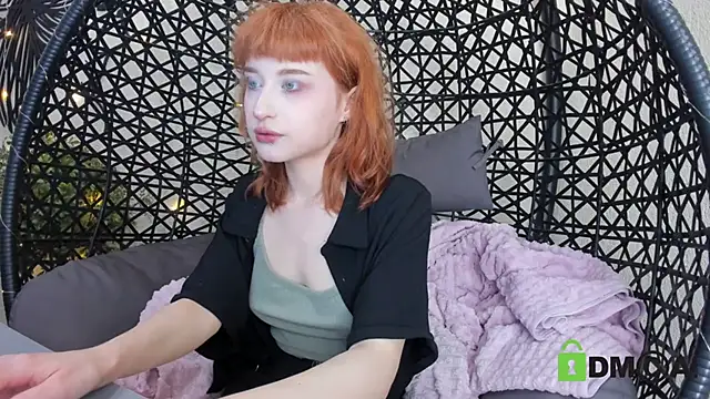 ElizaNik  online show from 4, 12, 2025