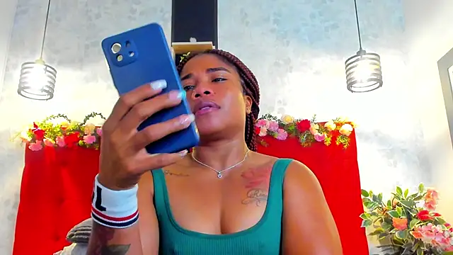 Snapshot of SilvannaFit chatting on 7, 5, 2026 SilvannaFit online show from 7, 5, 2026