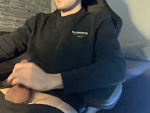 Snapshot of taallguyy_196 chatting on 8, 3, 2025 taallguyy 196 online show from 8, 3, 2025