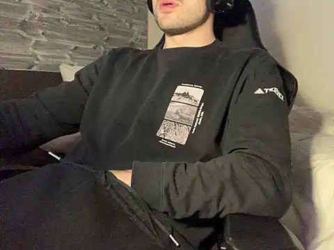 Snapshot of taallguyy_196 chatting on 13, 3, 2025 taallguyy 196 online show from 13, 3, 2025