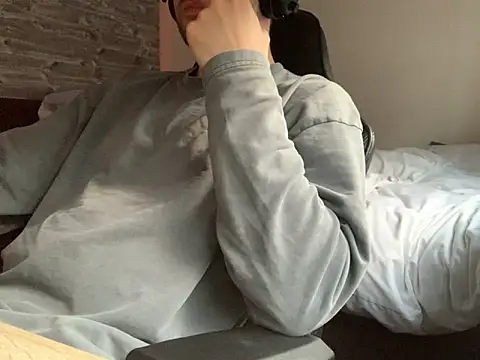 Snapshot of taallguyy_196 chatting on 20, 3, 2025 taallguyy 196 online show from 20, 3, 2025