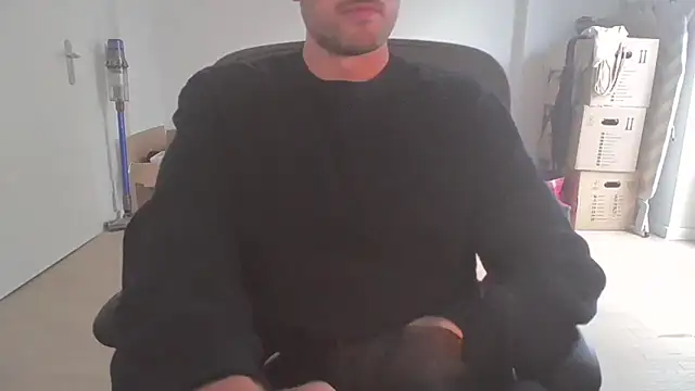 Snapshot of taallguyy_196 chatting on 13, 9, 2025 taallguyy 196 online show from 13, 9, 2025