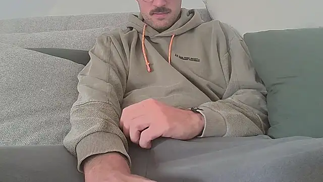 Snapshot of taallguyy_196 chatting on 28, 9, 2025 taallguyy 196 online show from 28, 9, 2025