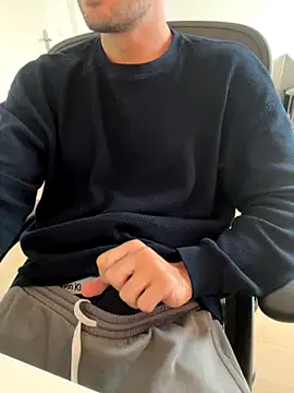 Snapshot of taallguyy_196 chatting on 16, 10, 2025 taallguyy 196 online show from 16, 10, 2025