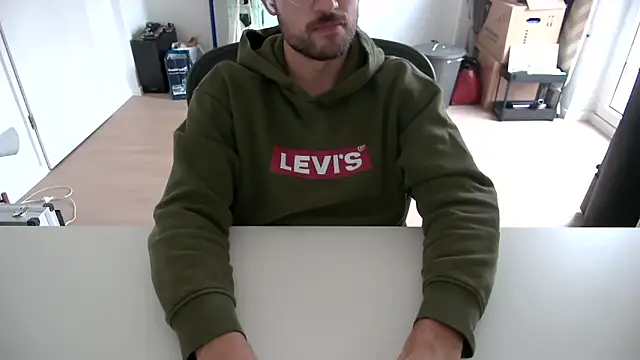 Snapshot of taallguyy_196 chatting on 29, 10, 2025 taallguyy 196 online show from 29, 10, 2025