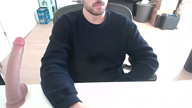 Snapshot of taallguyy_196 chatting on 4, 12, 2025 taallguyy 196 online show from 4, 12, 2025