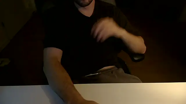 Snapshot of taallguyy_196 chatting on 5, 12, 2025 taallguyy 196 online show from 5, 12, 2025