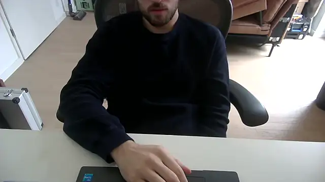 Snapshot of taallguyy_196 chatting on 17, 12, 2025 taallguyy 196 online show from 17, 12, 2025