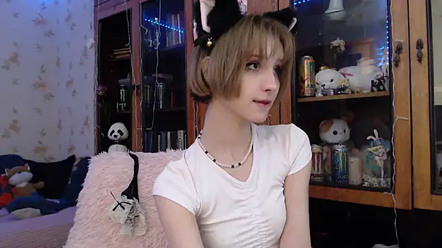 Snapshot of cloudgirrl chatting on 15, 2, 2025 cloudgirrl online show from 15, 2, 2025