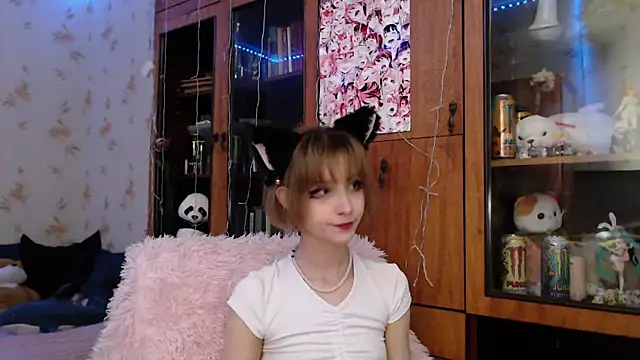 Snapshot of cloudgirrl chatting on 17, 2, 2025 cloudgirrl online show from 17, 2, 2025