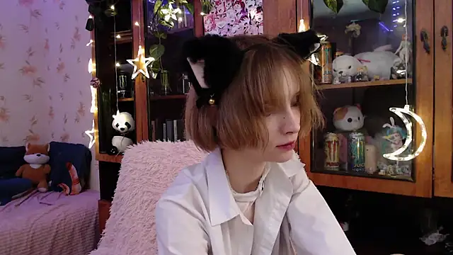 Snapshot of cloudgirrl chatting on 27, 2, 2025 cloudgirrl online show from 27, 2, 2025