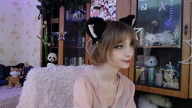 Snapshot of cloudgirrl chatting on 12, 3, 2025 cloudgirrl online show from 12, 3, 2025