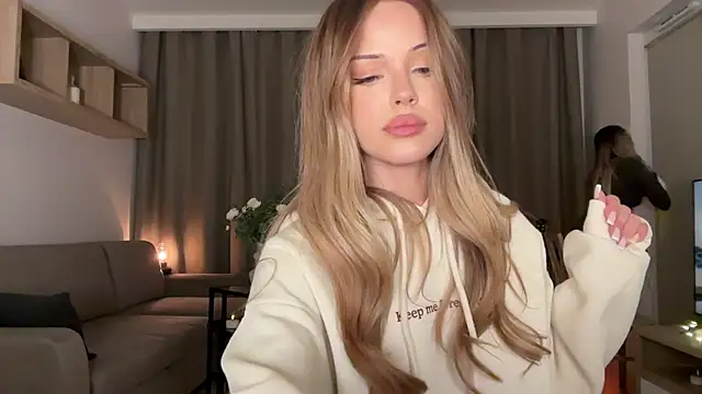 Snapshot of Julia_RL chatting on 28, 11, 2025 Julia RL online show from 28, 11, 2025