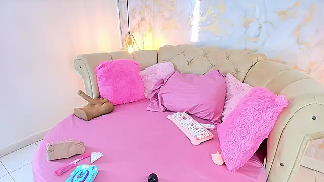 khloeblake online show from 18, 4, 2026