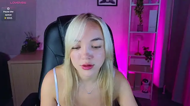 Christy Little online show from 22, 9, 2025