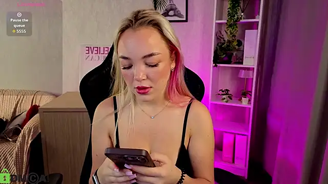 Christy Little online show from 2, 12, 2025