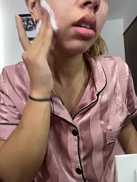 Snapshot of Aaliyah_Salma chatting on 17, 5, 2026 Aaliyah Salma online show from 17, 5, 2026