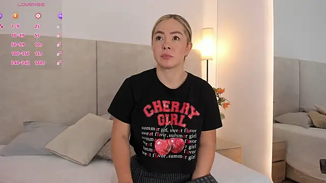 Saori newman online show from 11, 11, 2025