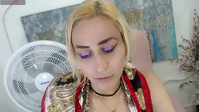 Snapshot of ariana_crazzy chatting on 15, 1, 2025 ariana crazzy online show from 15, 1, 2025