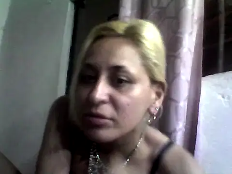 Snapshot of ariana_crazzy chatting on 4, 3, 2025 ariana crazzy online show from 4, 3, 2025