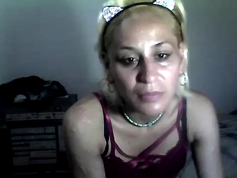 Snapshot of ariana_crazzy chatting on 24, 10, 2025 ariana crazzy online show from 24, 10, 2025