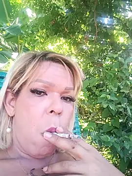 Snapshot of blondebitchlitle chatting on 17, 12, 2025 blondebitchlitle online show from 17, 12, 2025