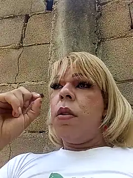 Snapshot of blondebitchlitle chatting on 4, 2, 2026 blondebitchlitle online show from 4, 2, 2026